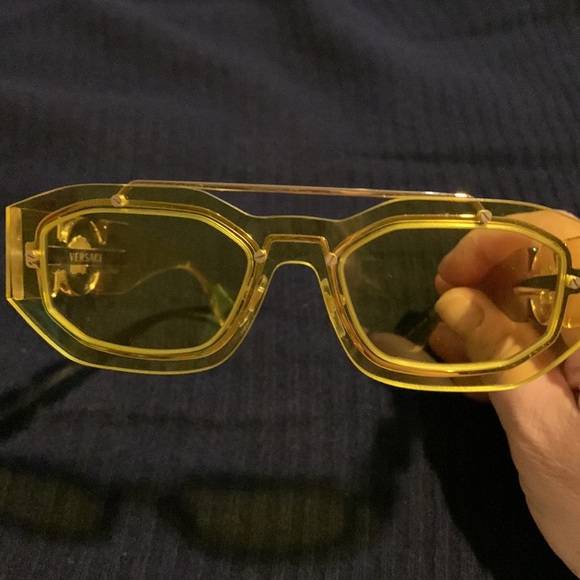 Versace unisex brow bar geometric sunglasses. 51 mm. Yellow - Picture 6 of 9